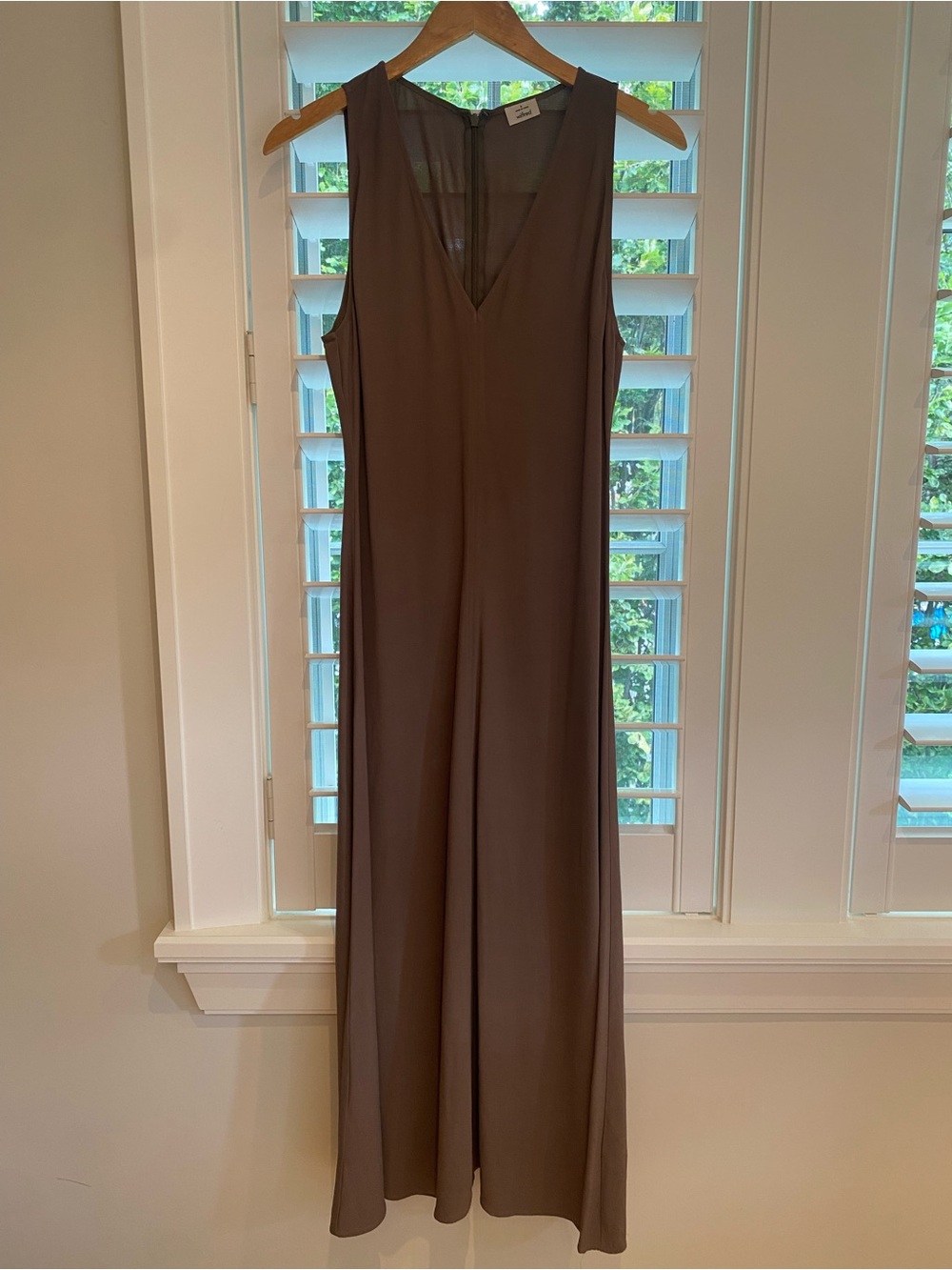 Wilfred Aritzia Sleeveless V-Neck Maxi Dress in Brown Size 4